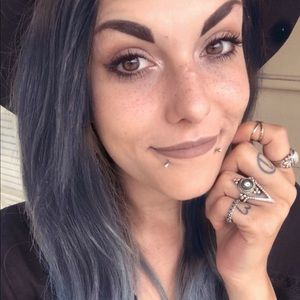 Meet your Posher, Adrianna